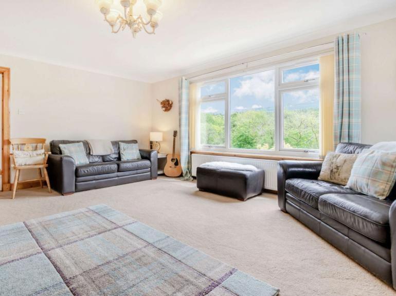 3 Bedroom Luxury Home, Hot Tub, Stunning Views Of Killin, Sitting On The River Dochart Exterior photo